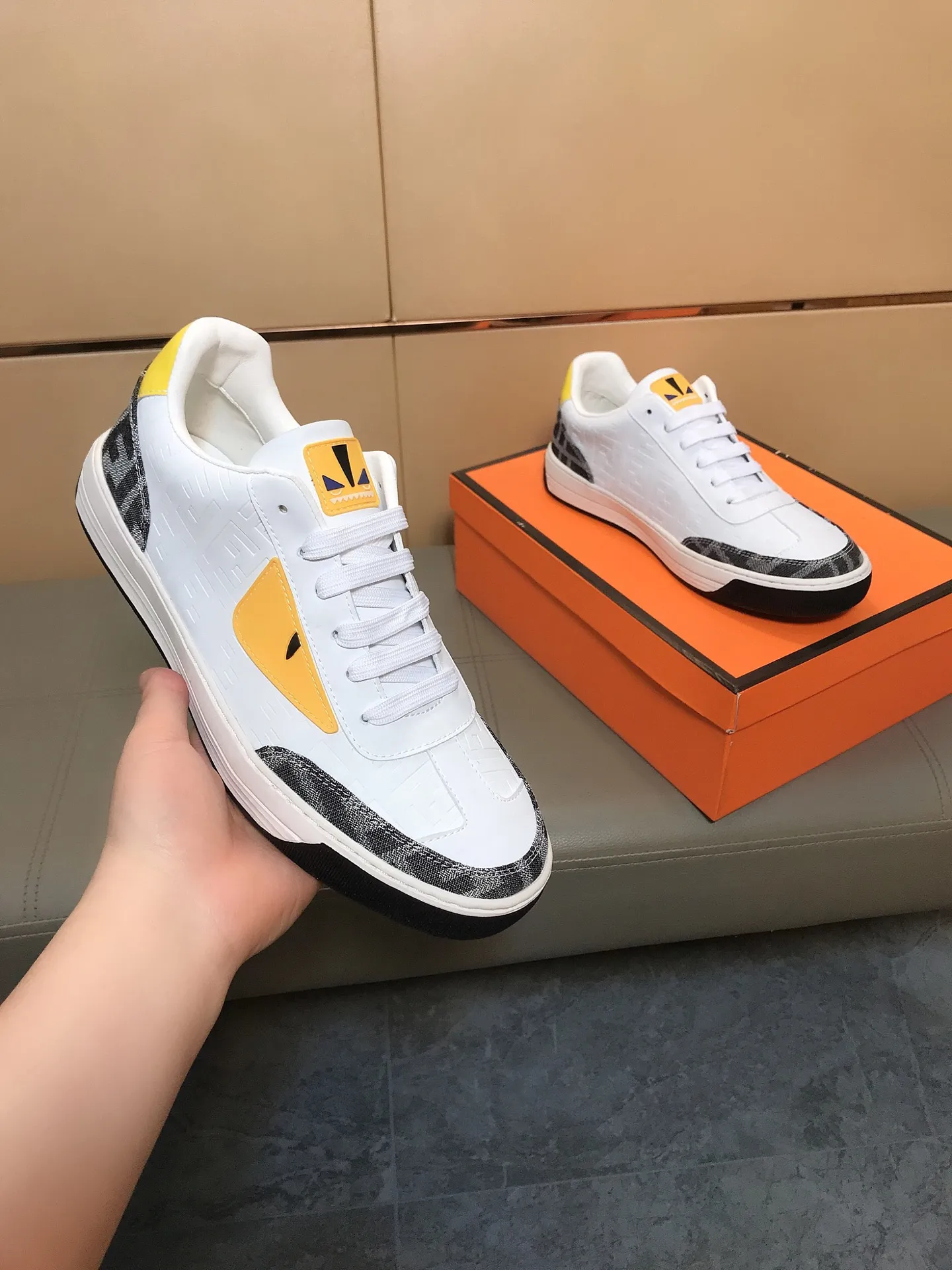 Ex-factory price 400 👟👟💎Fendi [Fendi] men's new high-top casual shoes are on the market 🔥The shoe body is made of brand-specific embossed leather, sheepskin lining, breathable and does not cover the feet! Fashionable casual shoes 🙈Non-slip and wear-resistant outsole👣 Standard size 38-44